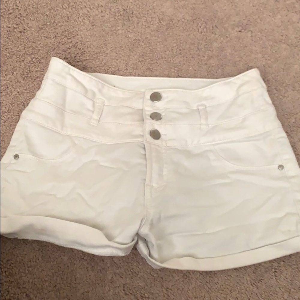 White High-Waisted Jeans